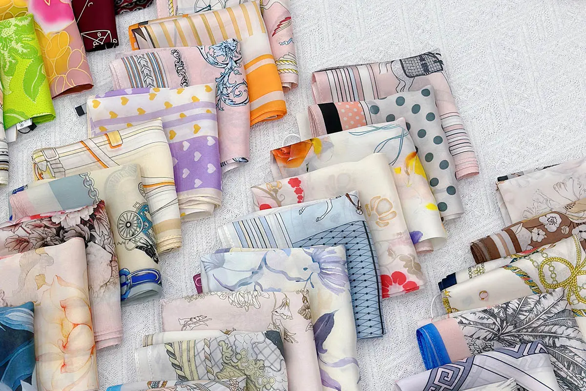 Mulberry silk fabric inspection before printing