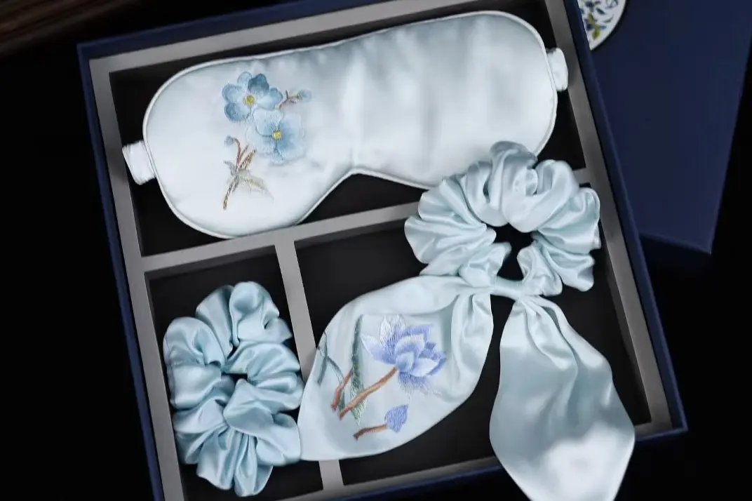 Silk scarf fabric drape and folding test