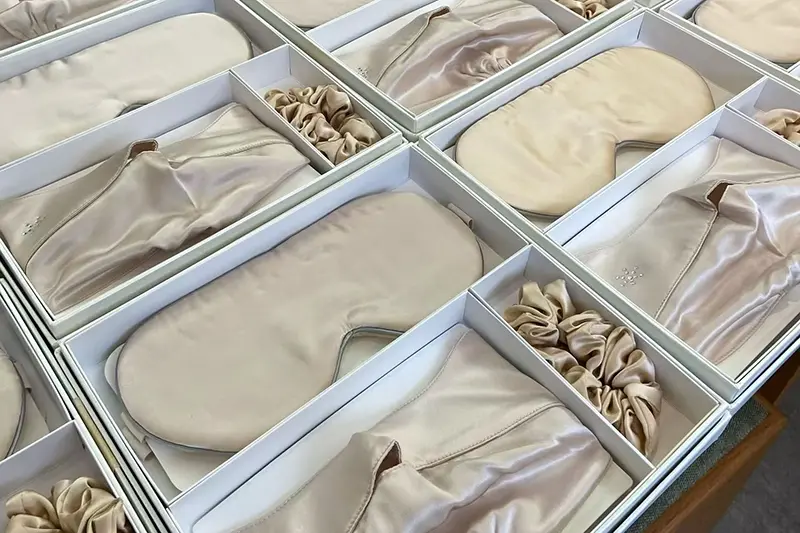 Common packaging types for silk scarves pillowcases and gift products