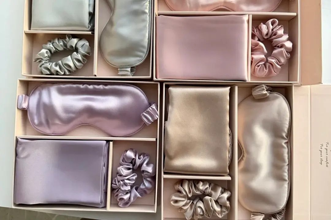 Silk sleep gift box.