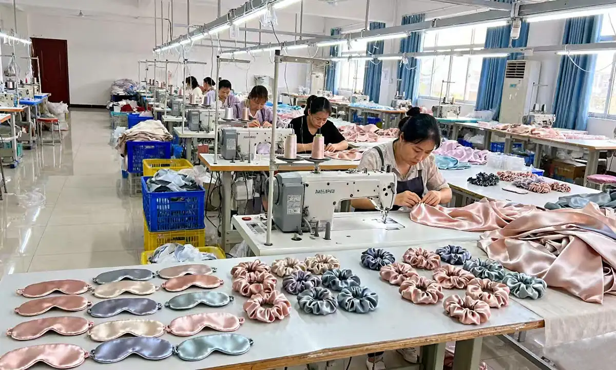 custom silk scrunchies production workshop