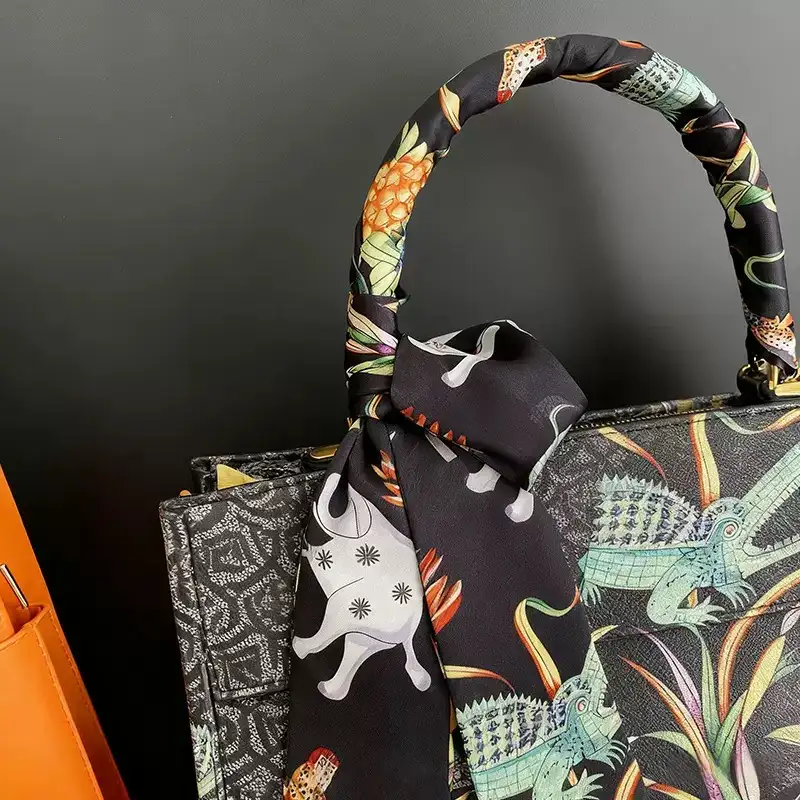 Twilly hand rolled edge detail thumbnail